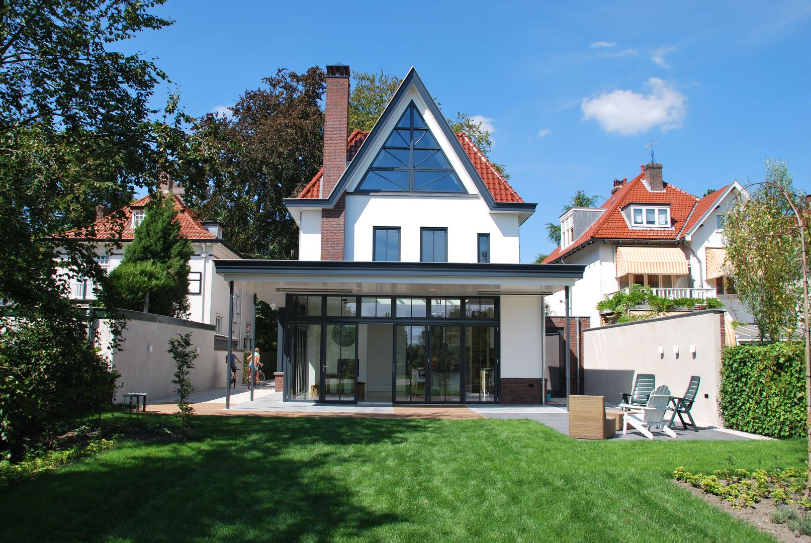 Villa in Voorburg, Architektenburo J.J. van Vliet bv Architektenburo J.J. van Vliet bv Klasyczny ogród