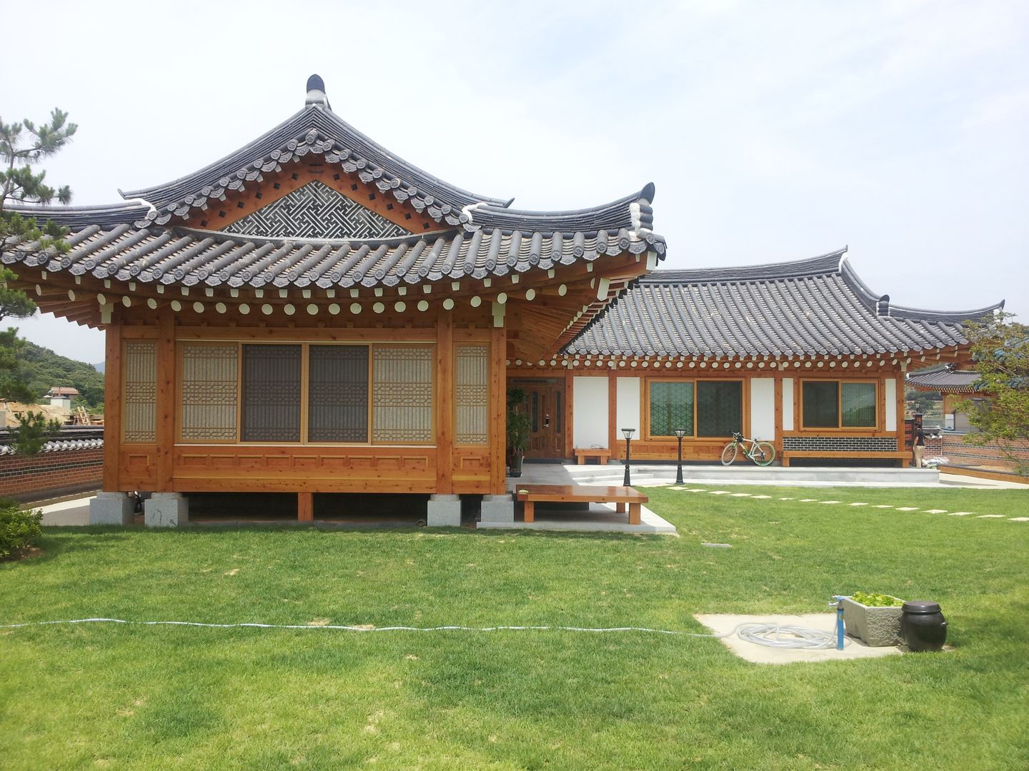 장흥리 한옥마을 내 주택, 금송건축 금송건축 Asian style house