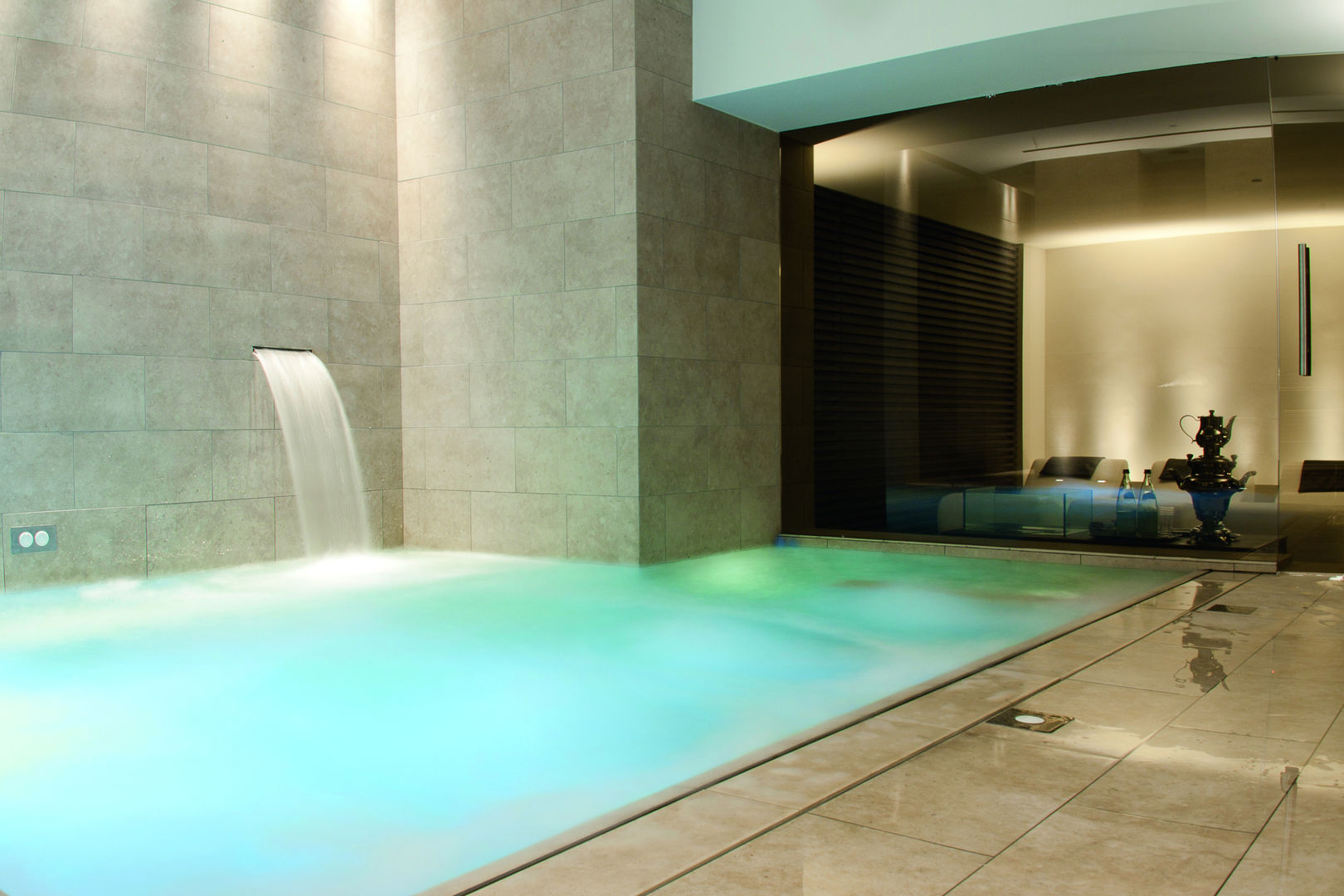 Queen Mary Day Spa, Ceramiche Refin S.p.A. Ceramiche Refin S.p.A. Modern pool