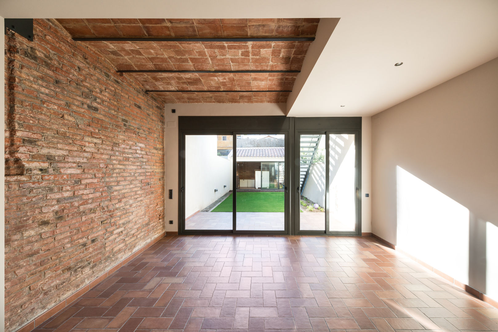 Reforma Integral de una vivienda en Terrassa, MU Estudio Arquitectura MU Estudio Arquitectura 지중해스타일 주택