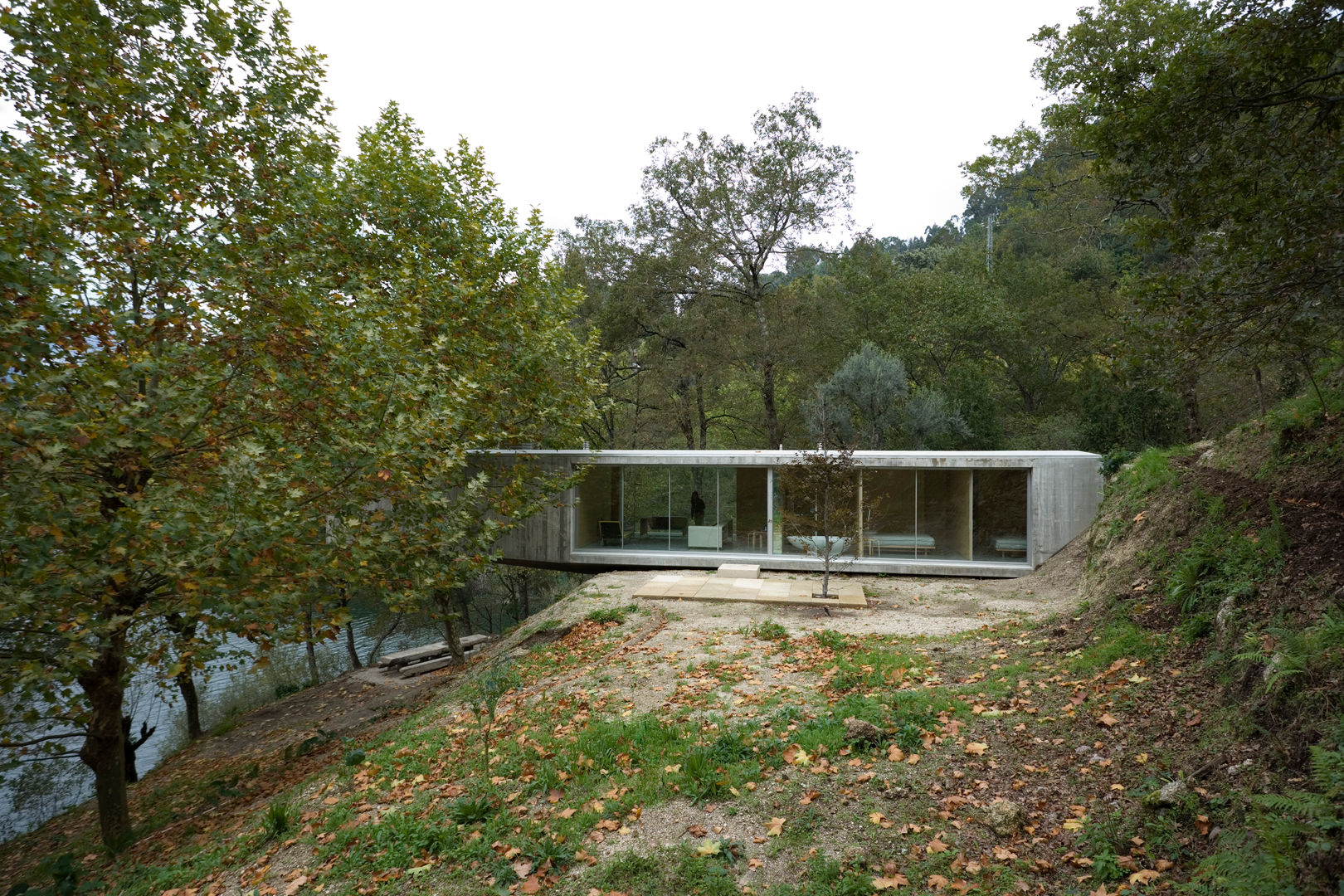 Casa no Gerês, CORREIA/RAGAZZI ARQUITECTOS CORREIA/RAGAZZI ARQUITECTOS 모던스타일 주택