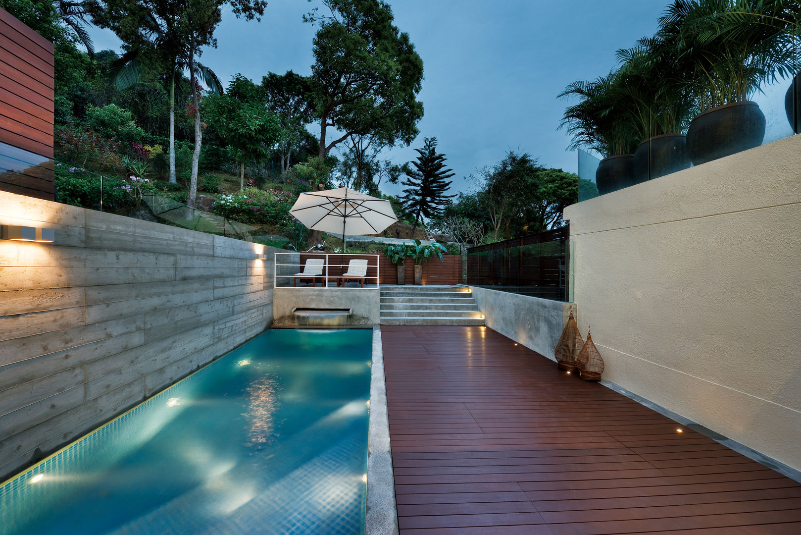 Magazine editorial - House in Sai Kung by Millimeter, Millimeter Interior Design Limited Millimeter Interior Design Limited Modern pool