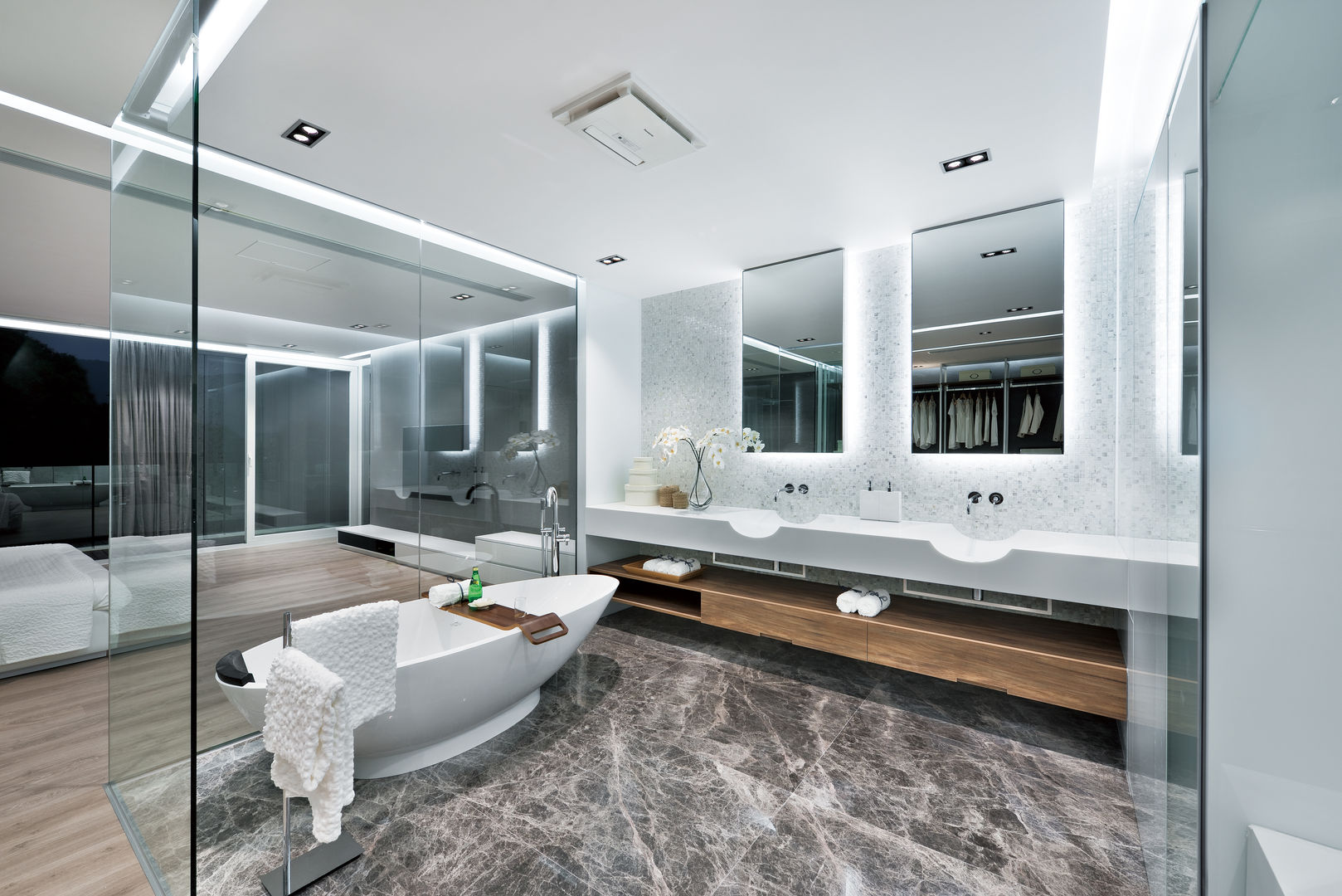 Magazine editorial - House in Sai Kung by Millimeter, Millimeter Interior Design Limited Millimeter Interior Design Limited Modern bathroom