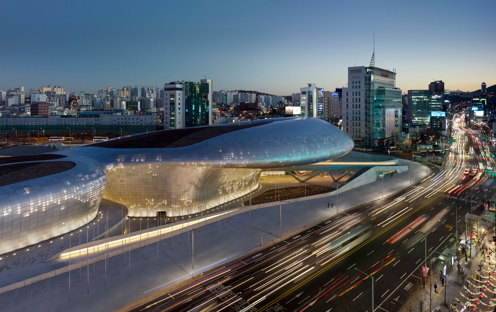 Dongdaemun Design Plaza , Zaha Hadid Architects Zaha Hadid Architects Espacios comerciales Salones de conferencias