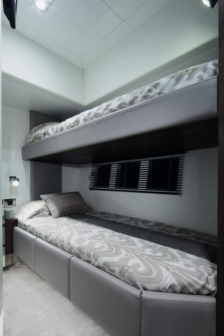 Bedroom 4 Kelly Hoppen Yacht & Jet in stile moderno