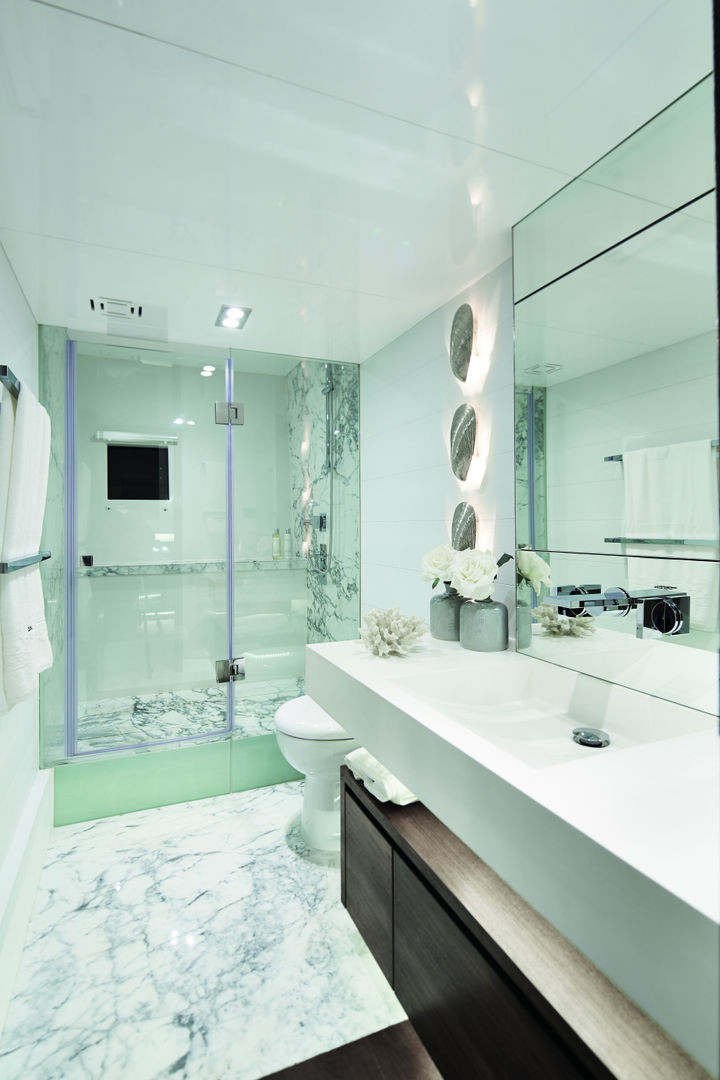 Bathroom 1 Kelly Hoppen Yacht & Jet in stile moderno