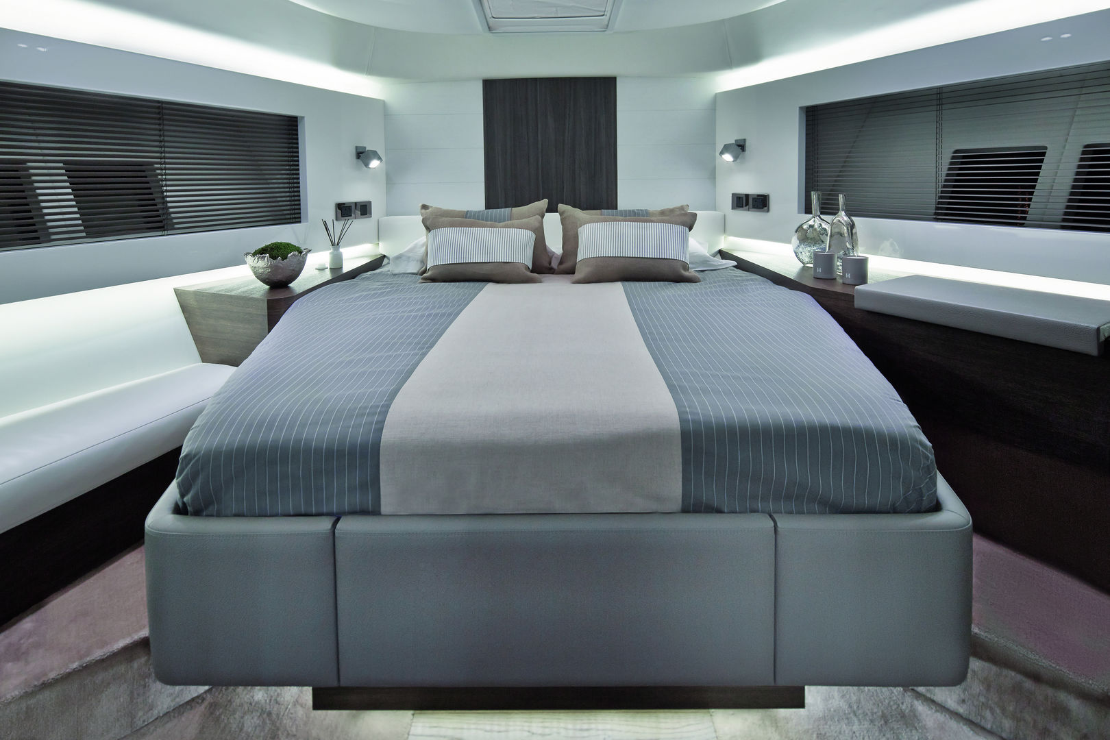 Bedroom 2 Kelly Hoppen يخوت وطائرات