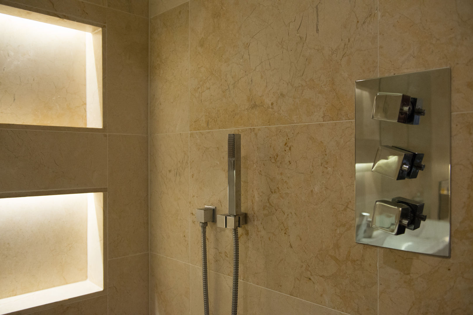 Shower area DDWH Architects Ванная комната в стиле модерн