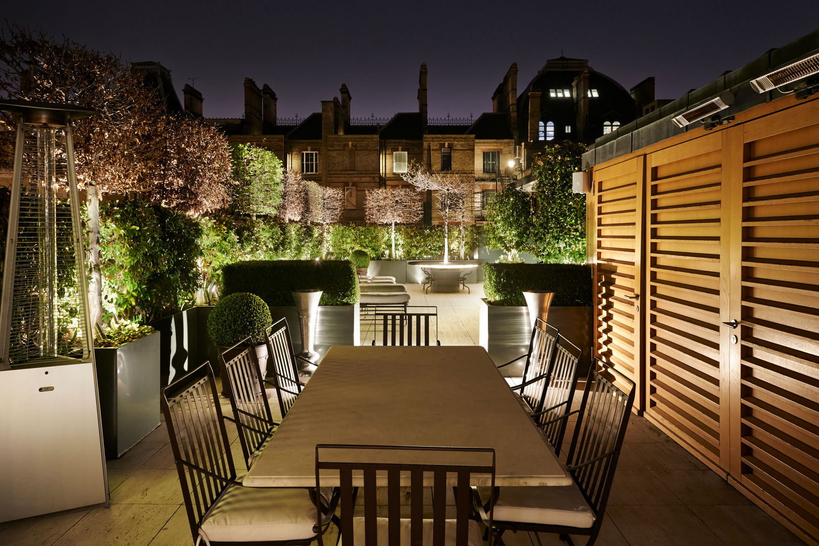 Nightime Alfresco Dining Cameron Landscapes and Gardens Jardins modernos