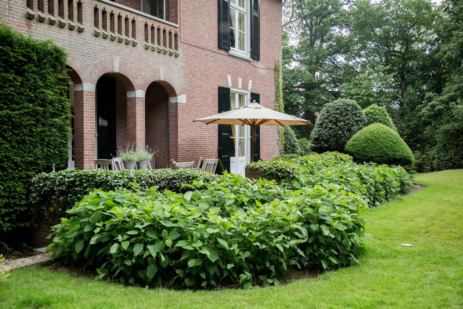 herenhuis op de Veluwe, RUPERT & RUPERT RUPERT & RUPERT Balcone, Veranda & Terrazza in stile classico