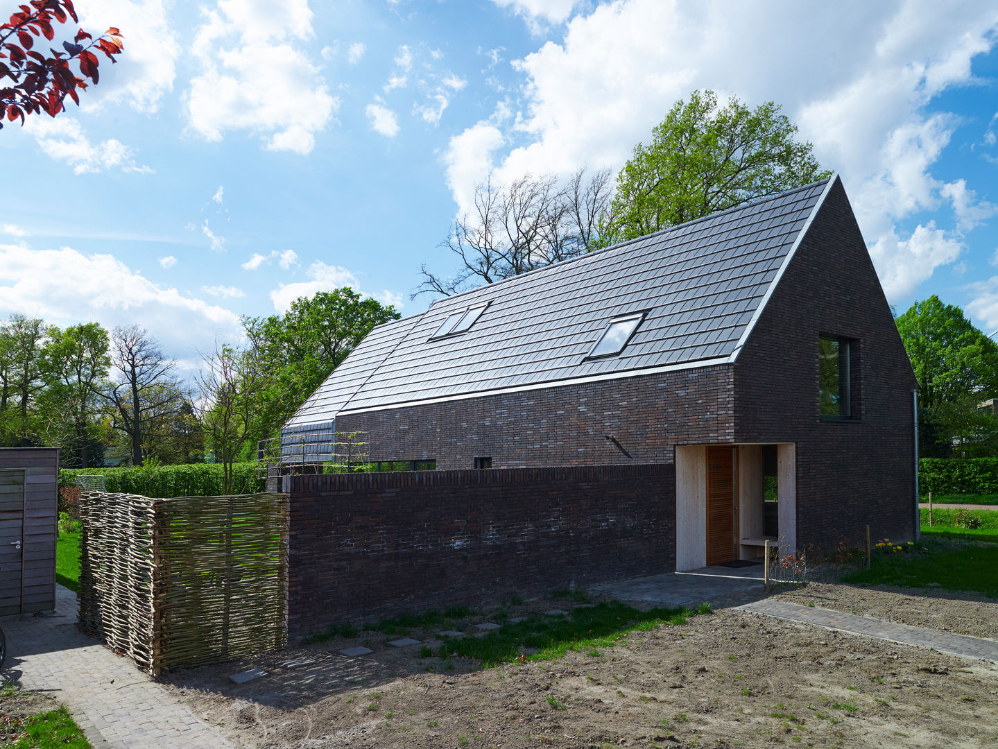 Passiefhuis Witven, Thomas Kemme Architecten Thomas Kemme Architecten Moderne huizen Wolk,Lucht,Plant,Gebouw,Venster,Boom,huis,land veel,Gras,Hout