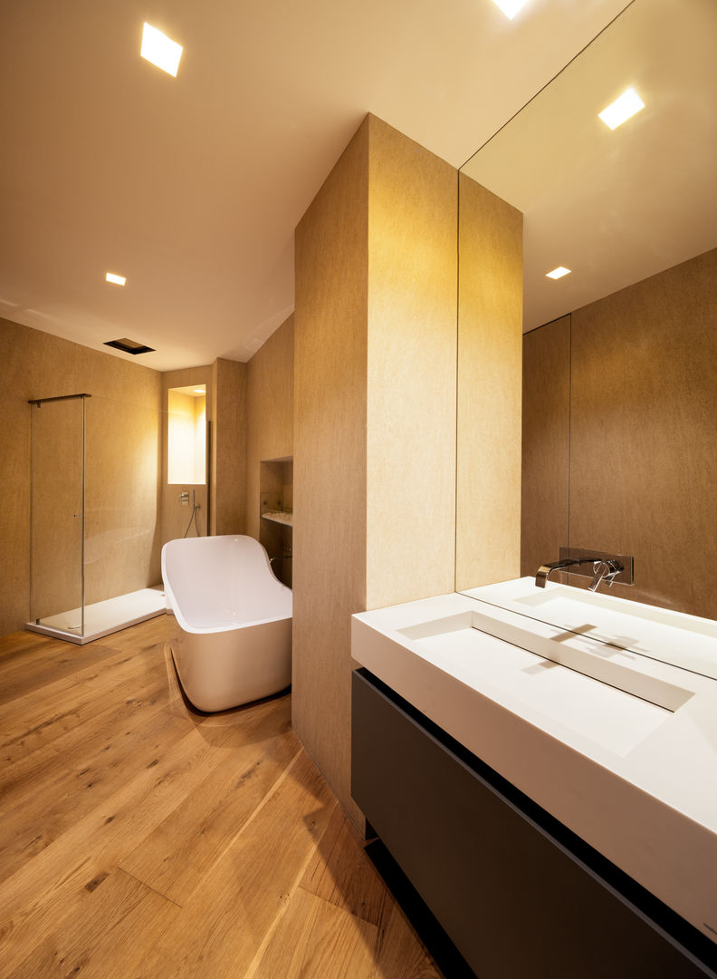 Abbandonare l'impronta tradizionale senza rinunciare ad un ambiente caldo e confortevole, AMlab AMlab Minimal style Bathroom