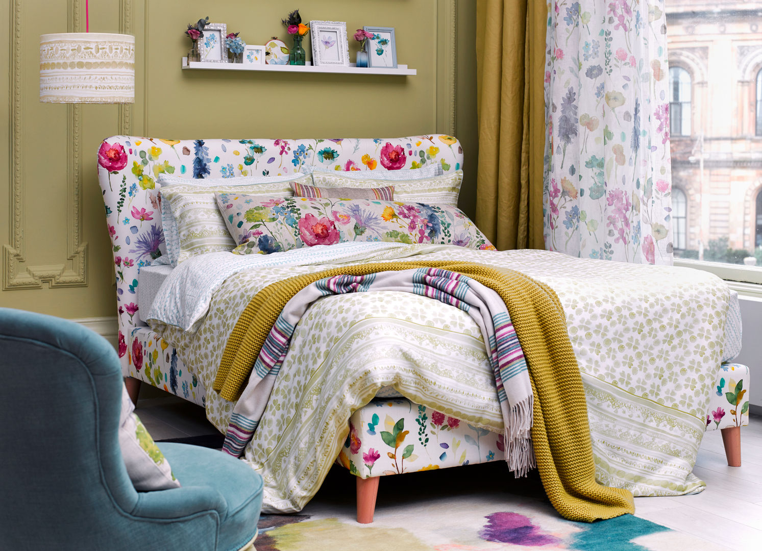 Eliza King Size Bed Frame in Bluebellgray fabric Button & Sprung 모던스타일 침실 침대 & 헤드 보드