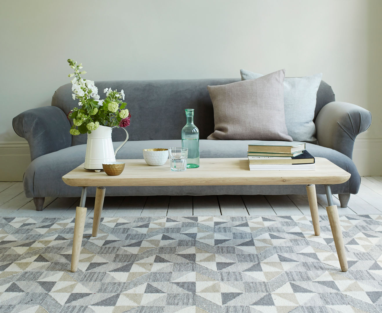 Hobble coffee table homify Moderne Wohnzimmer Holz Holznachbildung Couch- und Beistelltische