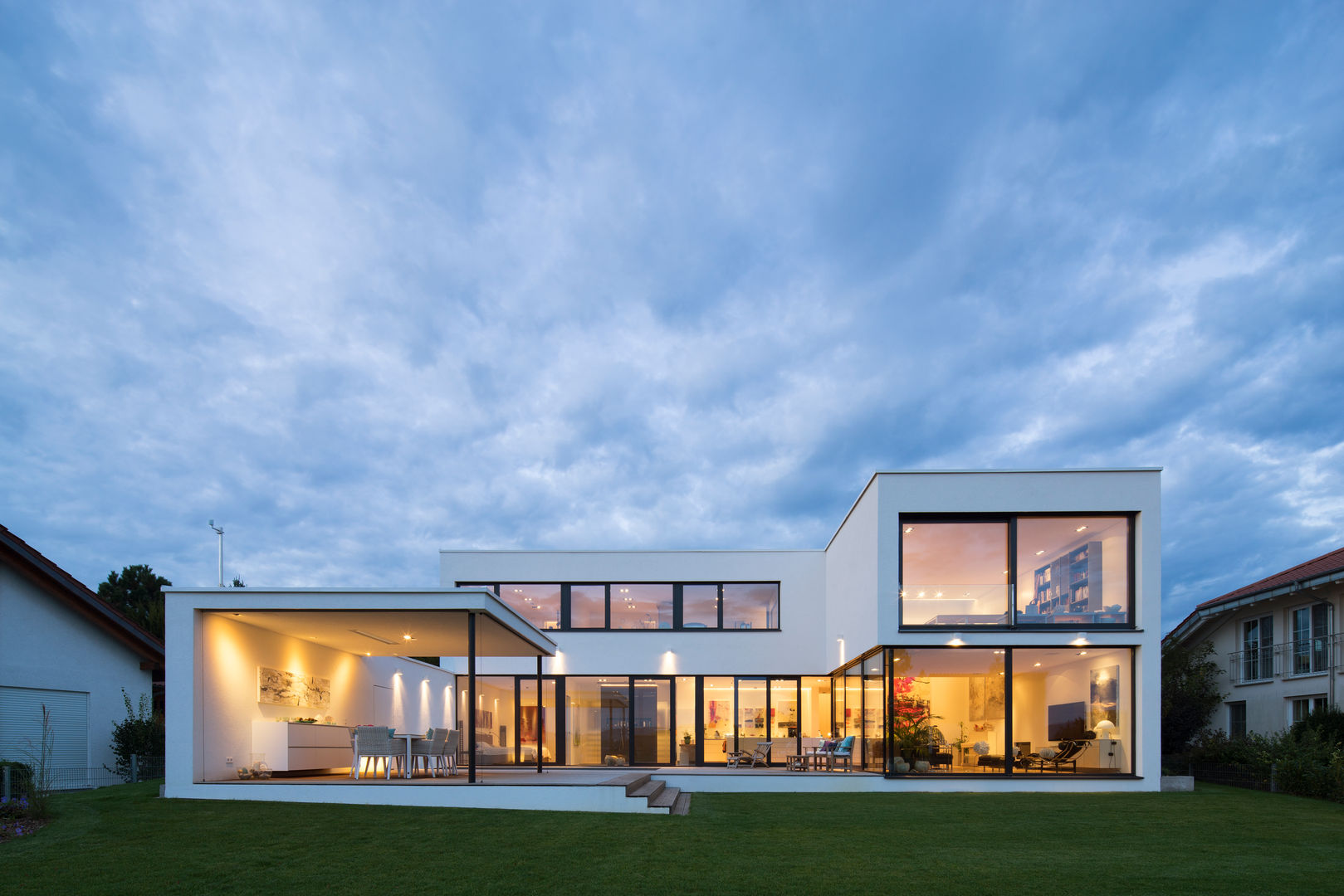 Einfamilienhaus FR12 im Grossraum Stuttgart, Schiller Architektur BDA Schiller Architektur BDA Moderne Häuser Wolke,Himmel,Anlage,Gebäude,Fenster,Gras,Hütte,Ländliches Gebiet,Wohngebiet,Haus