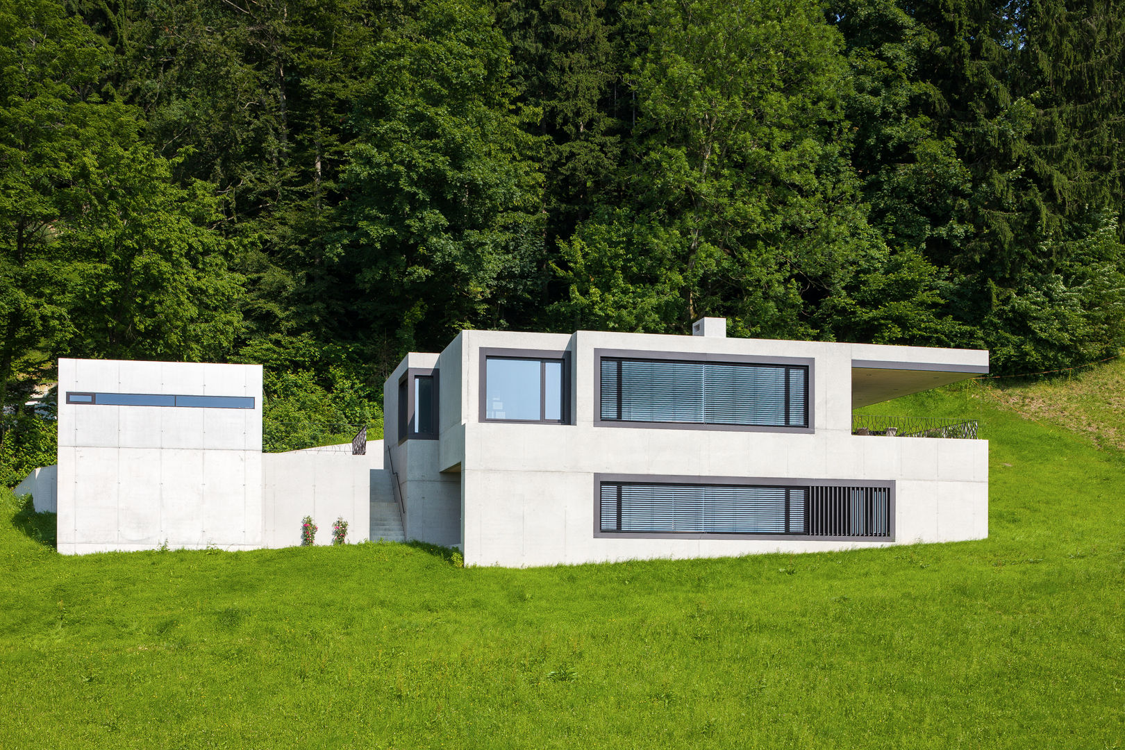 Haus Fluh, marte-huchler marte-huchler Casas de estilo moderno
