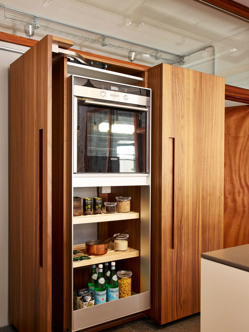 homify Modern kitchen Storage