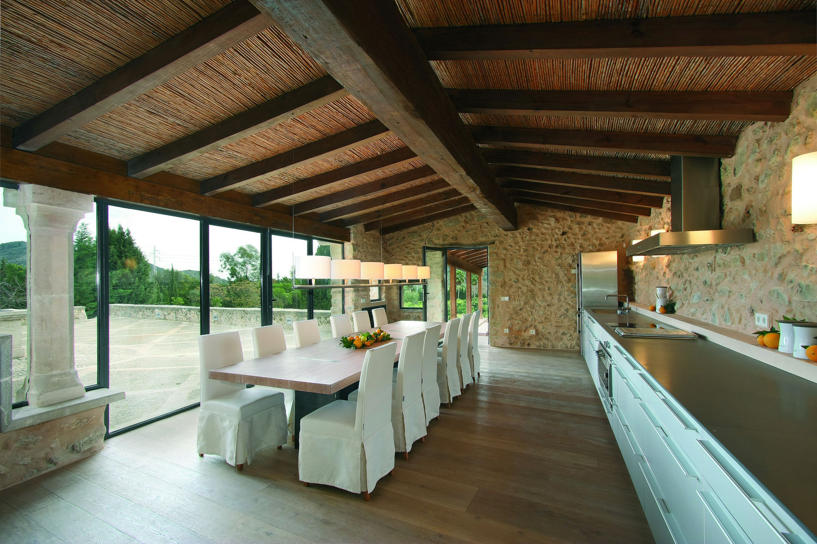 Private Residence Alaro, Mallora SilvestrinDesign Moderne Esszimmer Eigentum,Tisch,Holz,Innenarchitektur,Wohnzimmer,Bodenbelag,Schatten,Boden,Strahl,Hartholz