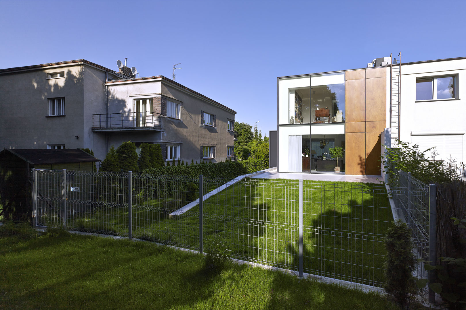 PERFORATED HOUSE EXTERIOR , KLUJ ARCHITEKCI KLUJ ARCHITEKCI منازل