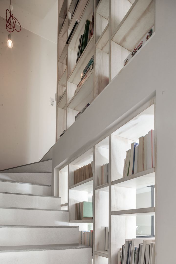Dom jednorodzinny - Warszawa, t t Pasillos, vestíbulos y escaleras modernos