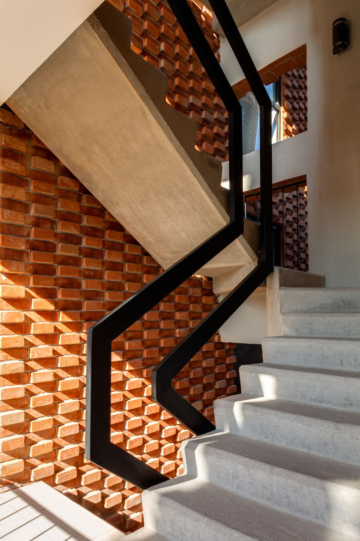 Residencial Z53, Grupo Nodus Arquitectos Grupo Nodus Arquitectos Country style corridor, hallway& stairs