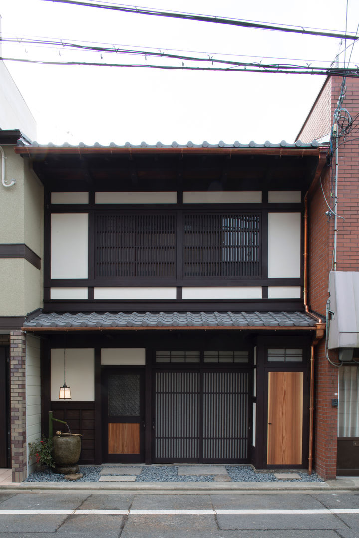 現代に息づく京都の町家, 一級建築士事務所 (有)ＢＯＦアーキテクツ 一級建築士事務所 (有)ＢＯＦアーキテクツ Casas de estilo asiático