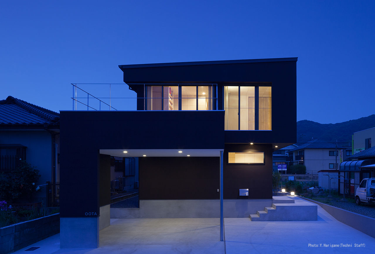LINK HOUSE, 松岡健治一級建築士事務所 松岡健治一級建築士事務所 Casas de estilo minimalista