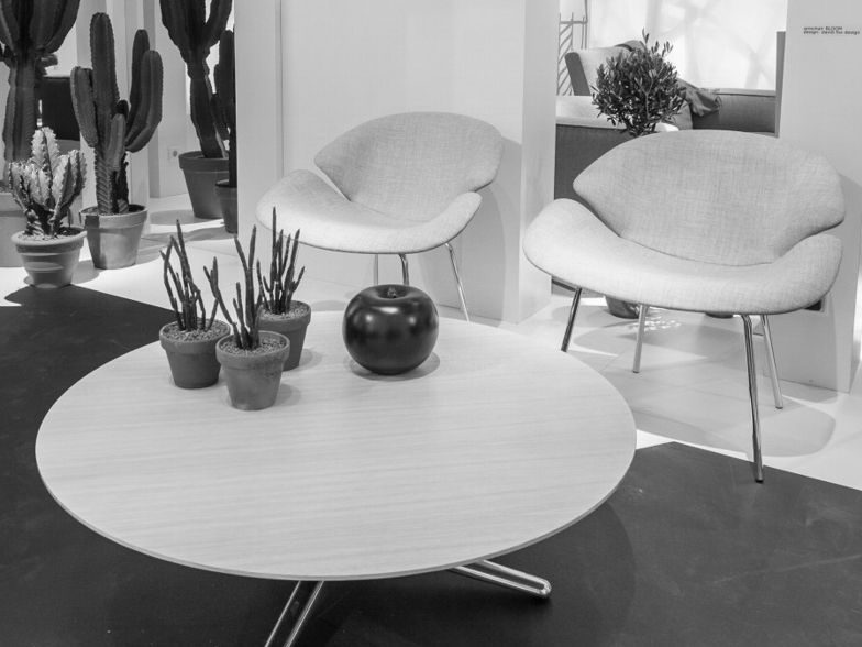 Bloom Chair and Tables, David Fox Design Ltd David Fox Design Ltd Salas de estilo moderno Sofás y sillones