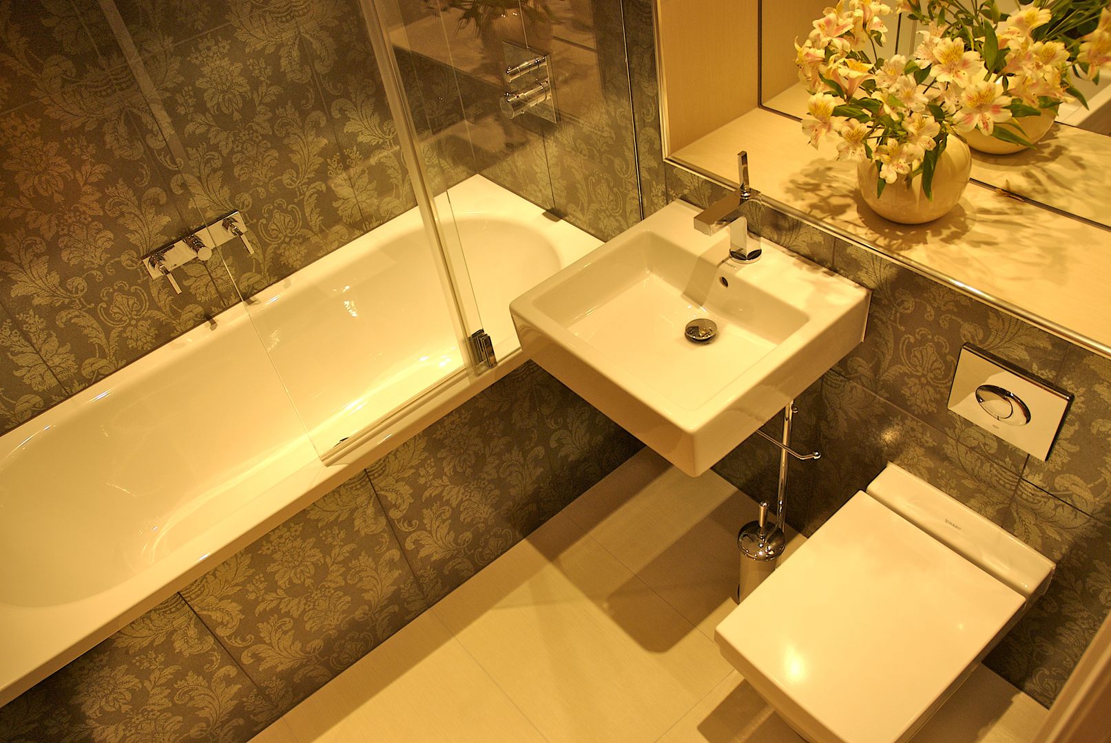 St Katherine Docks Bathrooms, Refurb It All Refurb It All Baños de estilo clásico