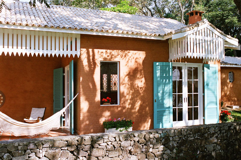 Casa de Campo - Ibiúna, Célia Orlandi por Ato em Arte Célia Orlandi por Ato em Arte Casas rurales Ladrillos