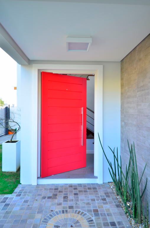 Porta da residência ARQ Ana Lore Burliga Miranda Puertas y ventanas modernas