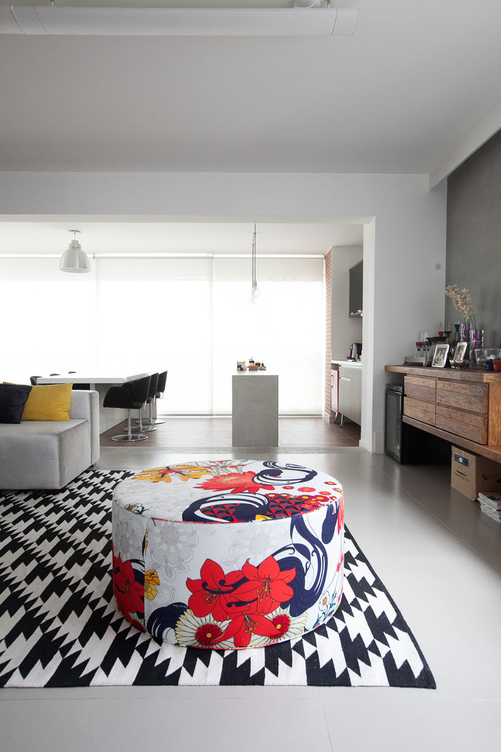 Apartamento Itaim , Arquitetura Juliana Fabrizzi Arquitetura Juliana Fabrizzi モダンデザインの リビング