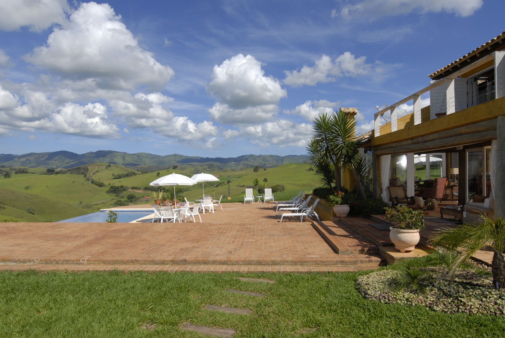 Casa de campo - Cunha - São Paulo - Brasil, Carmen Saraiva Arquitetura Carmen Saraiva Arquitetura Rustic style pool