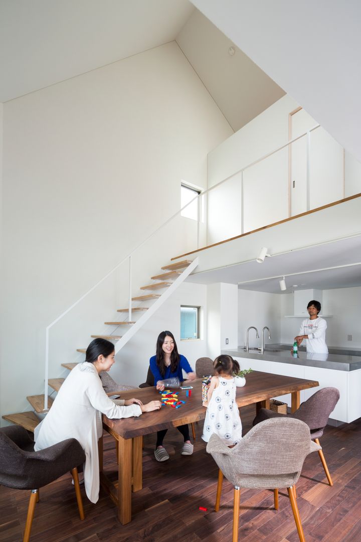 浜竹の家 House in Hamatake, 本間義章建築設計事務所 本間義章建築設計事務所 Modern living room