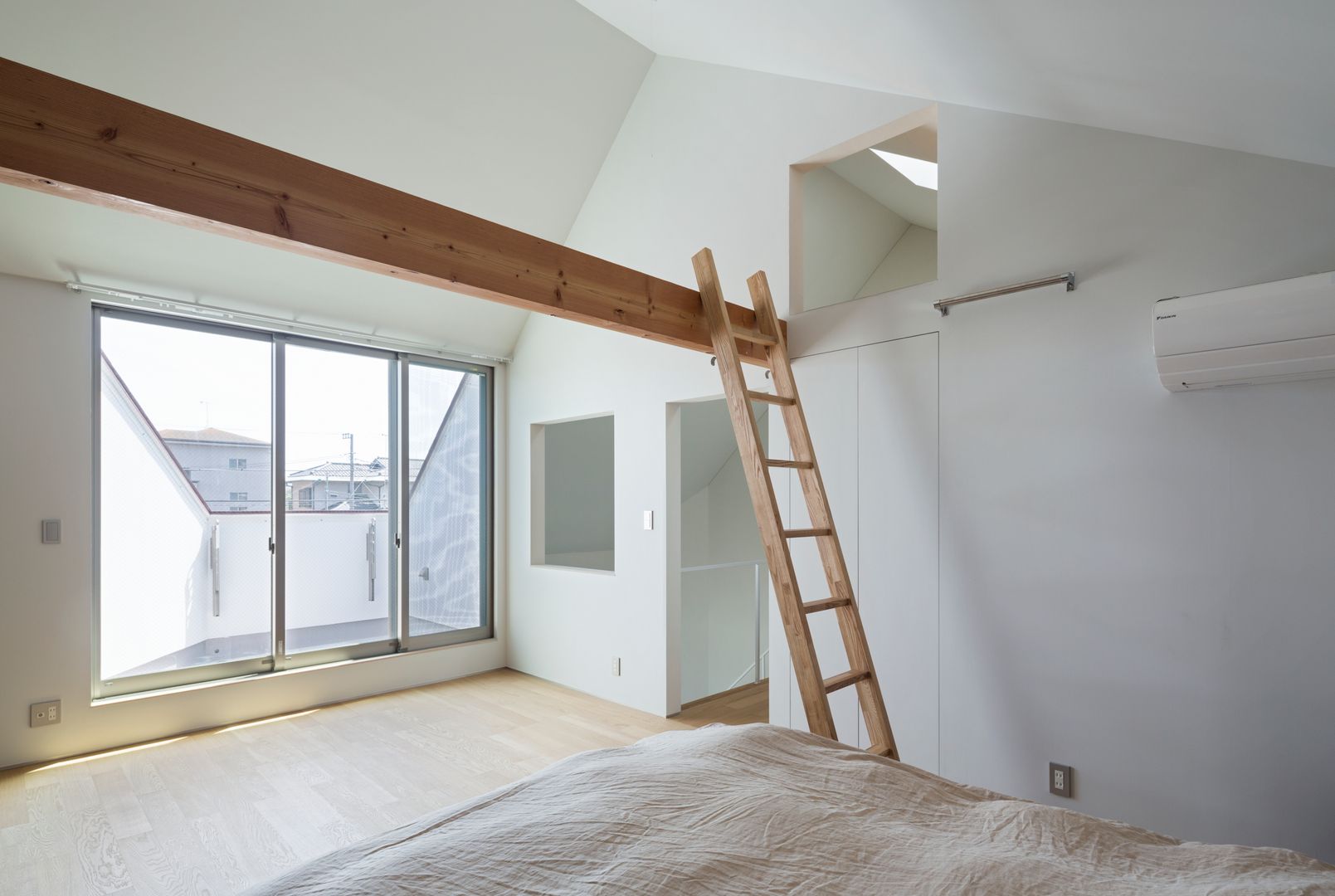 浜竹の家 House in Hamatake, 本間義章建築設計事務所 本間義章建築設計事務所 Modern style bedroom