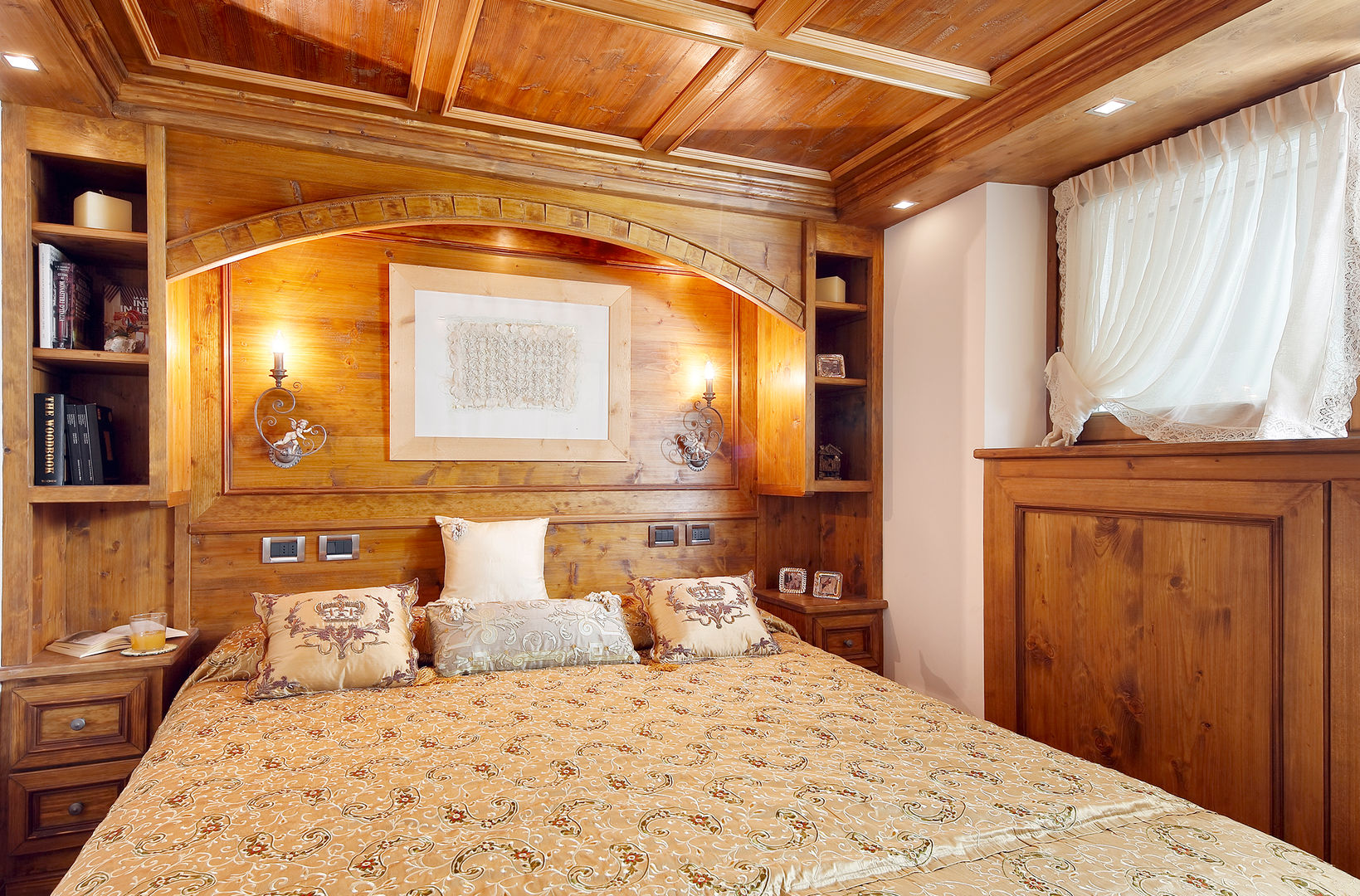 A tipical house with rock inside in Cortina d'Ampezzo, Ambra Piccin Architetto Ambra Piccin Architetto 臥室 木頭 Wood effect 床與床頭櫃