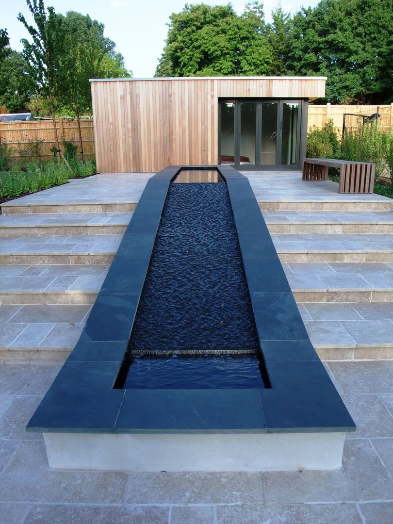 A private garden, Surrey, Bowles & Wyer Bowles & Wyer Modern style gardens