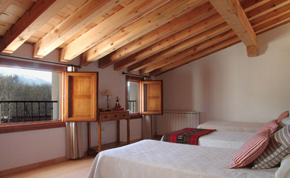 Casas EPPD, Jacobo Lladó Estudio de Arquitectura Jacobo Lladó Estudio de Arquitectura Dormitorios de estilo rural