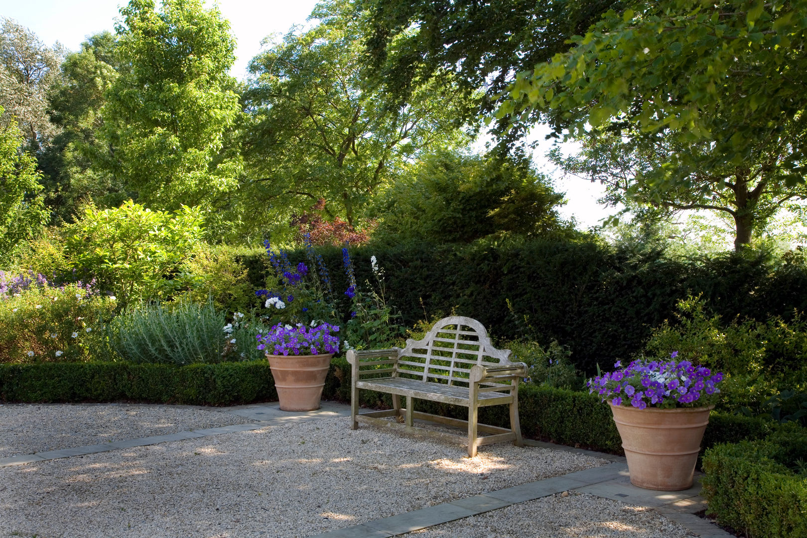 A country garden in the Cotswolds, Bowles & Wyer Bowles & Wyer Country style garden