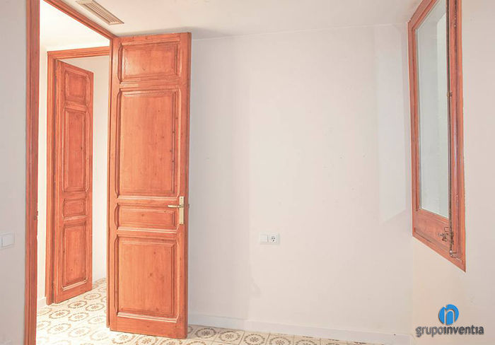 Dormitorio Grupo Inventia Dormitorios de estilo rústico Madera Acabado en madera