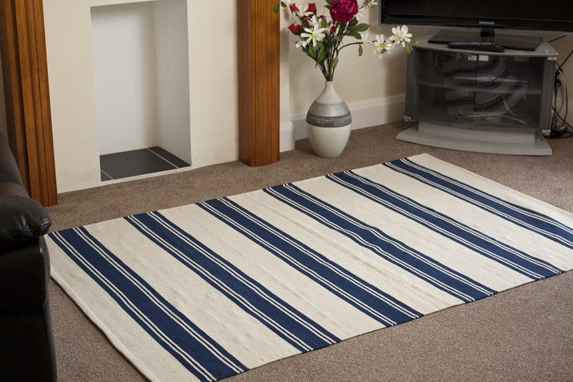 INDOOR COTTON AVENUE STRIPES RUG homify Modern Corridor, Hallway and Staircase Cotton Red Accessories & decoration