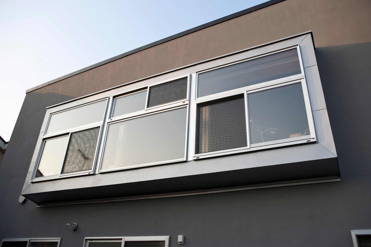 富士塚の家 House in Fujizuka, 本間義章建築設計事務所 本間義章建築設計事務所 Modern windows & doors