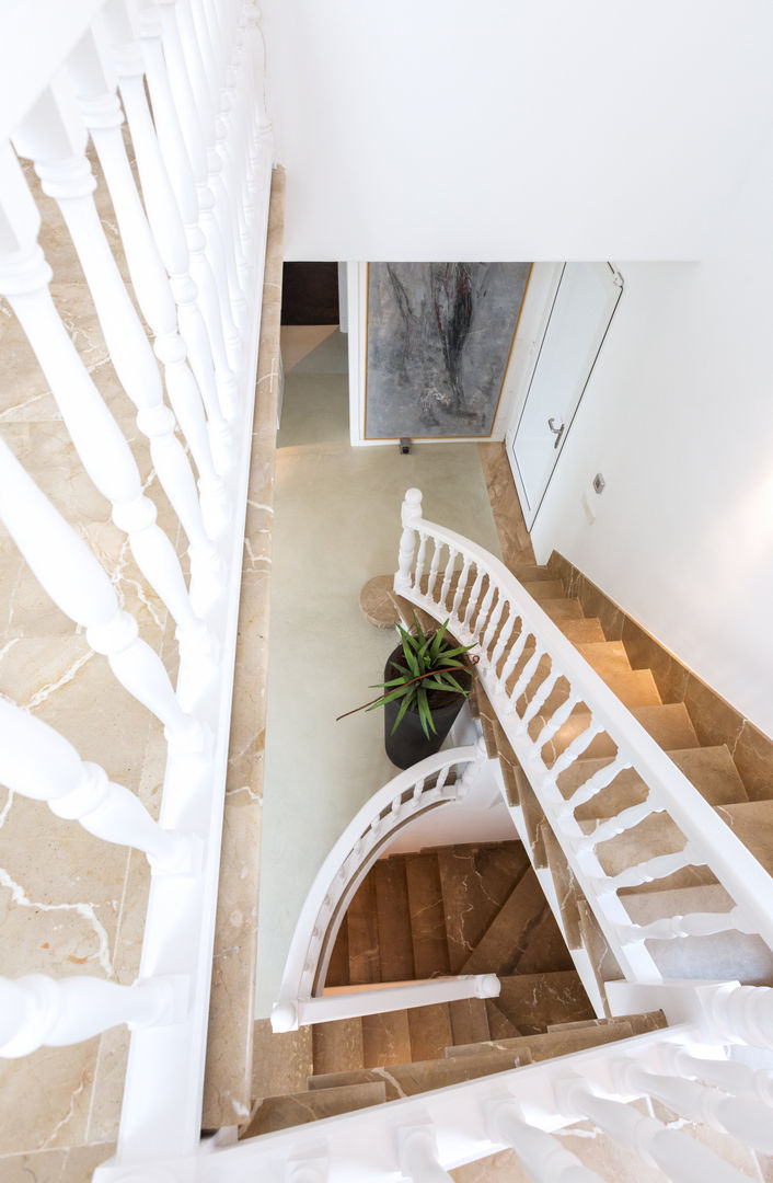 Reforma integral de una villa situada en Mallorca, ISLABAU constructora ISLABAU constructora Modern Corridor, Hallway and Staircase