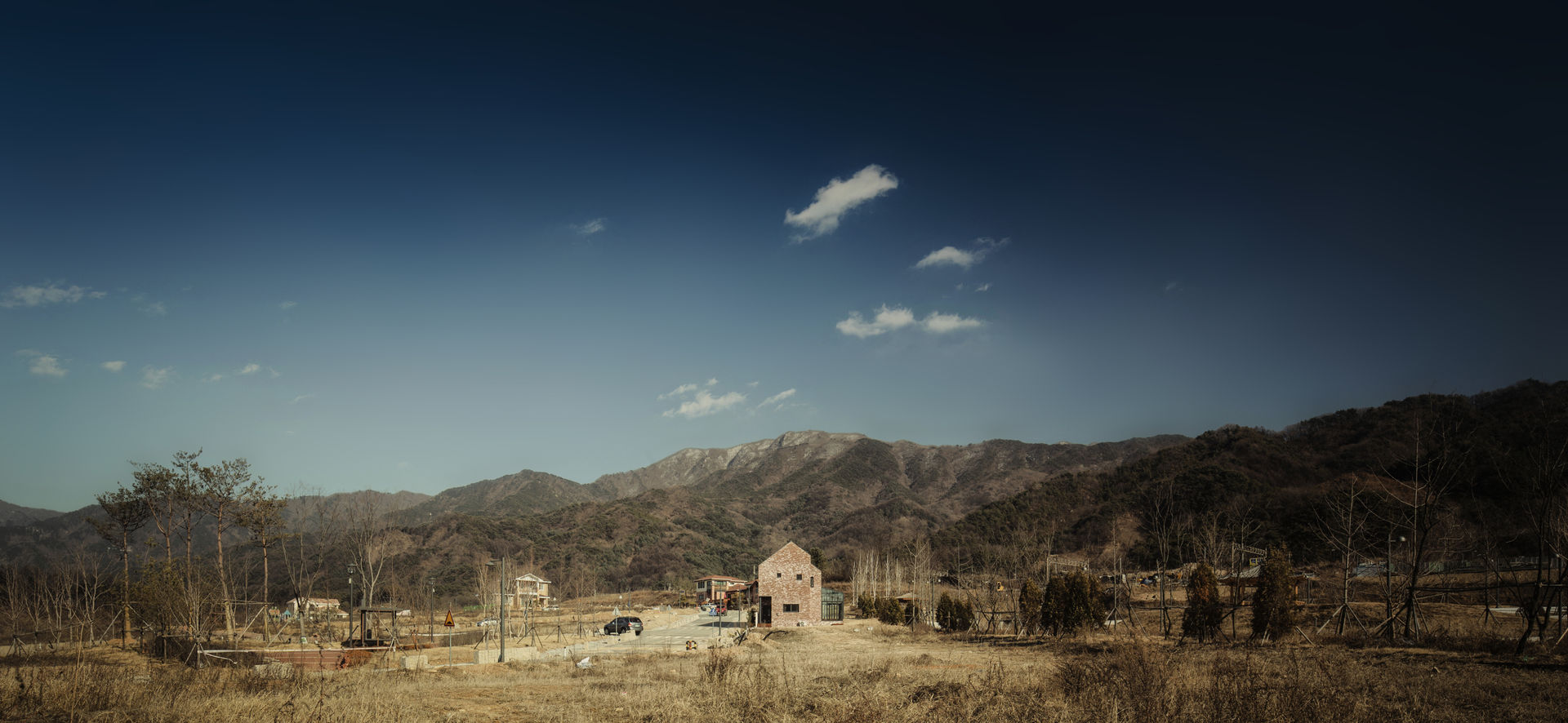 원주 W-House (박물관이 살아있다), (주)유타건축사사무소 (주)유타건축사사무소 منازل الطوب