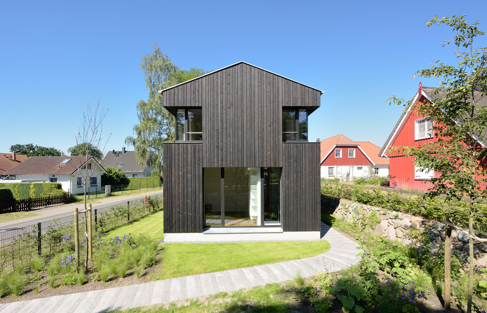 Modernes Ferienwohnhaus in Anlehnung an ein traditionelles Drempelhaus, Möhring Architekten Möhring Architekten منازل