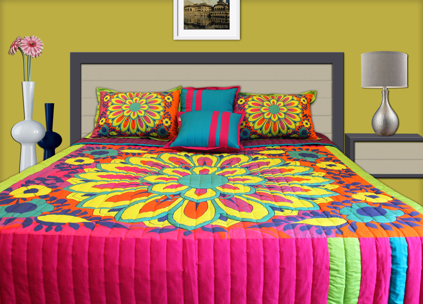 Big Flower Motif King Size Quilted Bedspread homify Modern style bedroom Cotton Red Textiles