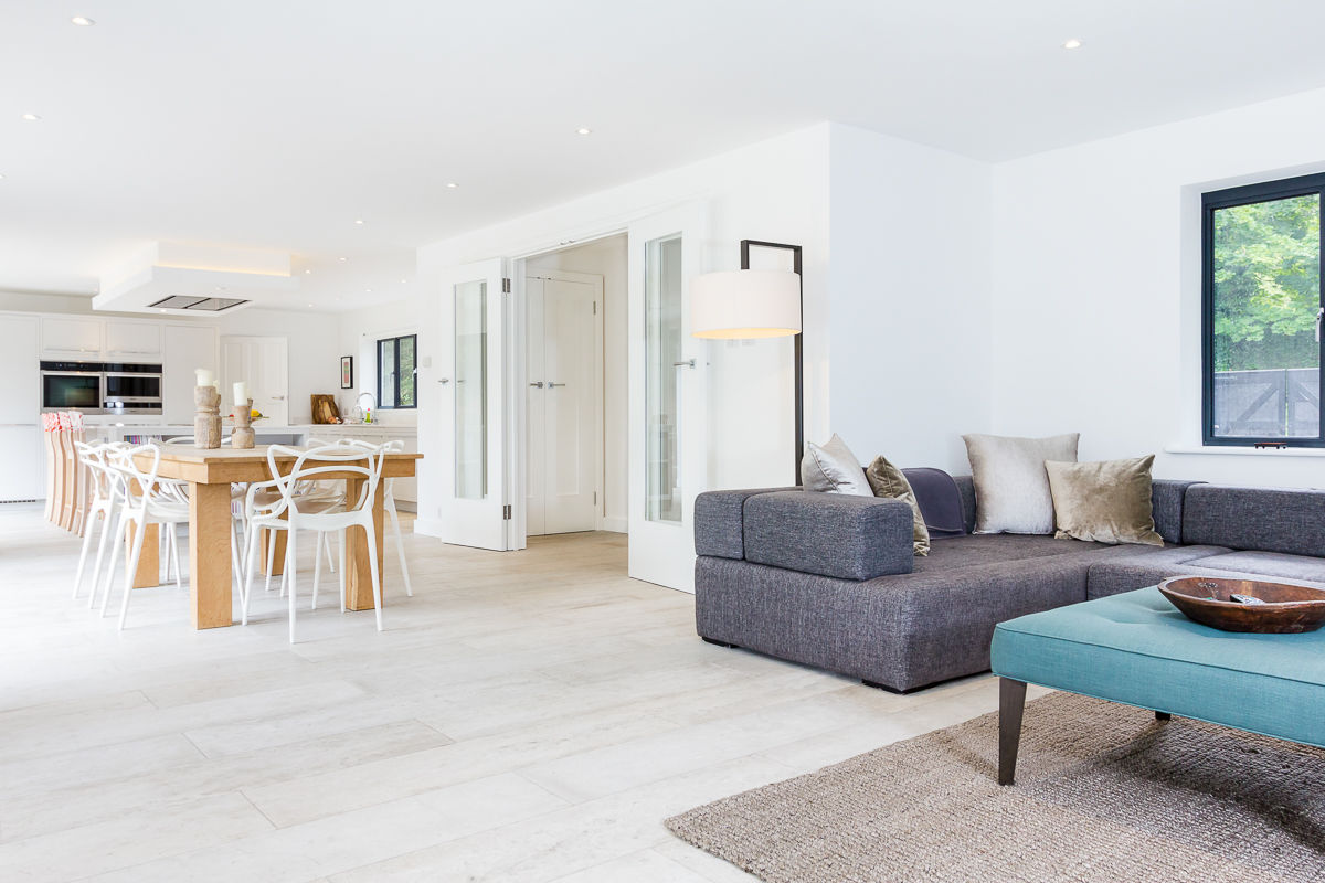 Contemporary Open-Plan Living Room homify Soggiorno minimalista living room,family room,minimalist,modern,concrete flooring,light,open plan