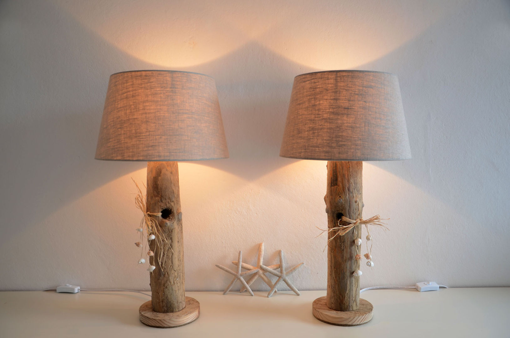 homify Scandinavian style living room Wood Wood effect Lighting