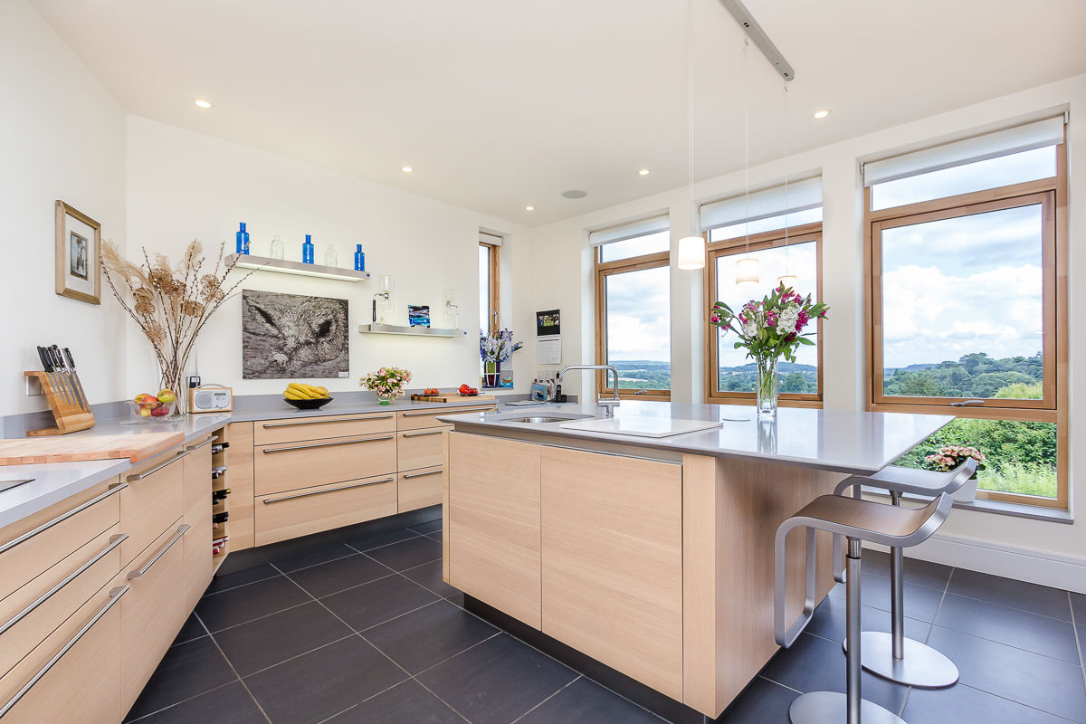 Modern Kitchen With Amazing Views homify Moderne keukens kitchen,kitchen island,worksurface,modern,contemporary,breakfast bar