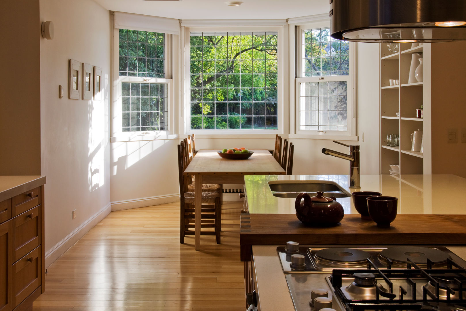 Casa en la Barranca · San Isidro, Buenos Aires · Paula Herrero | Arquitectura, Paula Herrero | Arquitectura Paula Herrero | Arquitectura Modern style kitchen